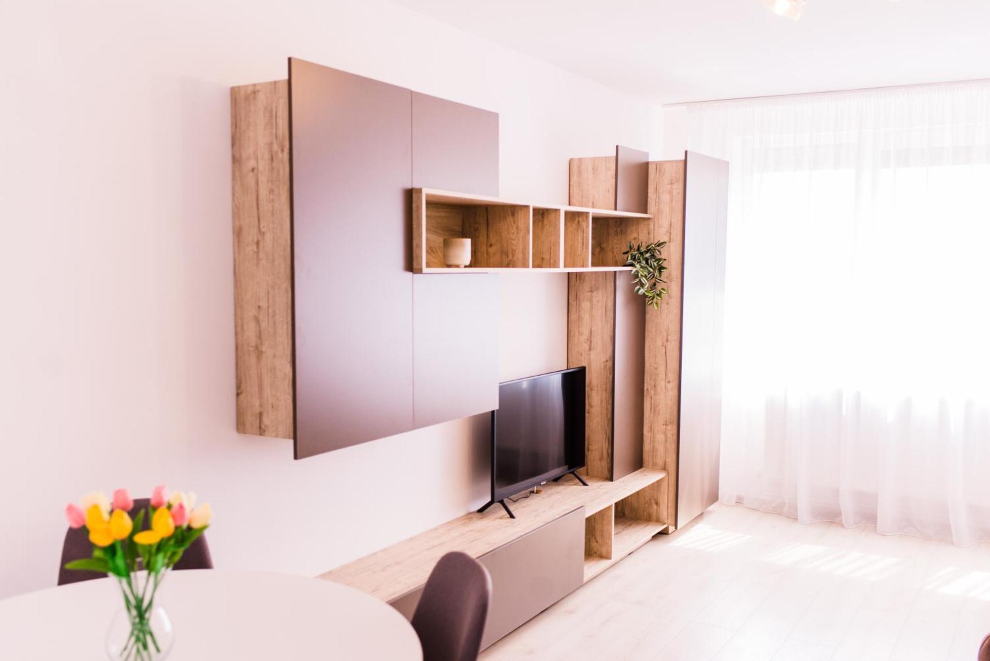 Riverside White Apartment Satu Mare Exterior foto